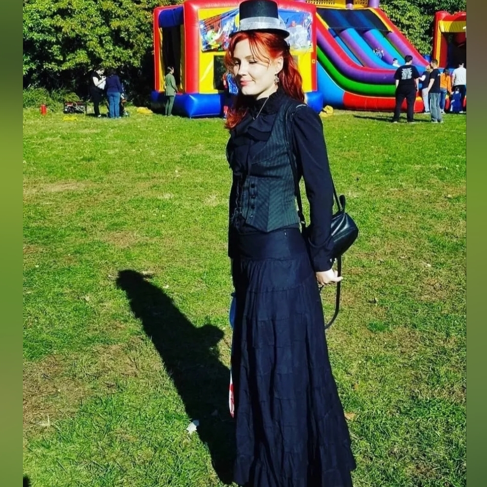 Ing Tiered maxi Skirt S, hat, vest river island Halloween and skirt river island